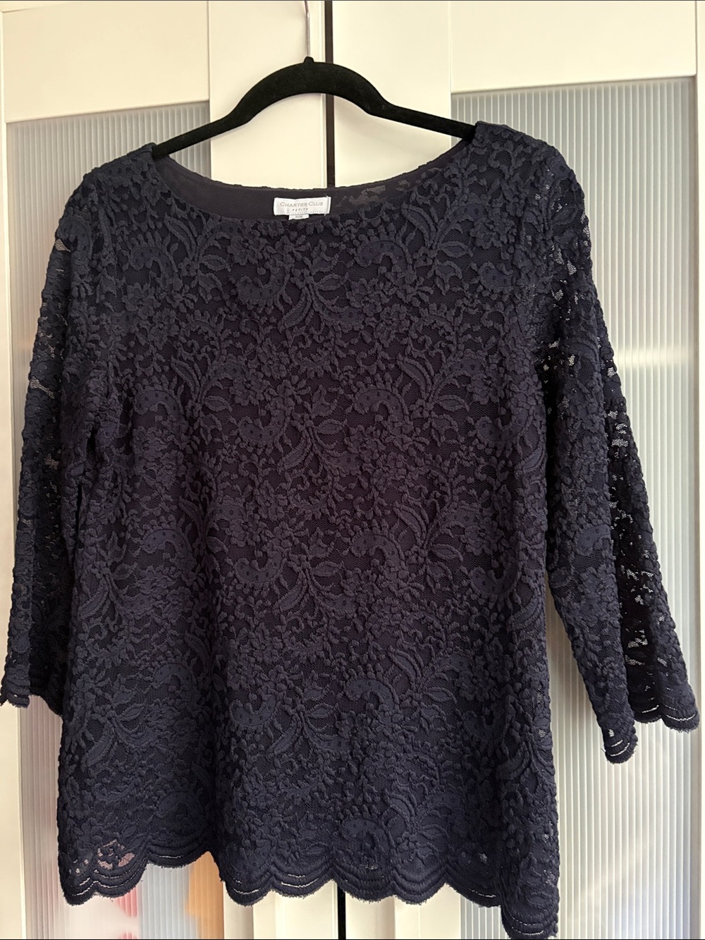 CHARTER CLUB PETITE NAVY LACES BLOUSE SIZE MEDIUM in GOOD CONDITION